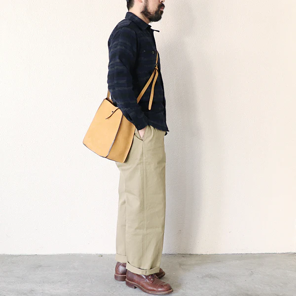 TRAILBLAZER BAG / 1920 - 1930s WOODSMAN SHOULDER BAG / BULL HIDE / YELLOW OCHRE NUBUCK - Image 5