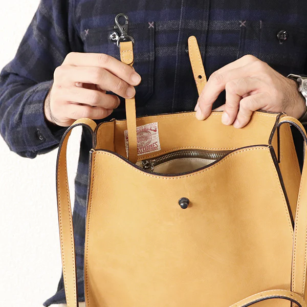 TRAILBLAZER BAG / 1920 - 1930s WOODSMAN SHOULDER BAG / BULL HIDE / YELLOW OCHRE NUBUCK - Image 9