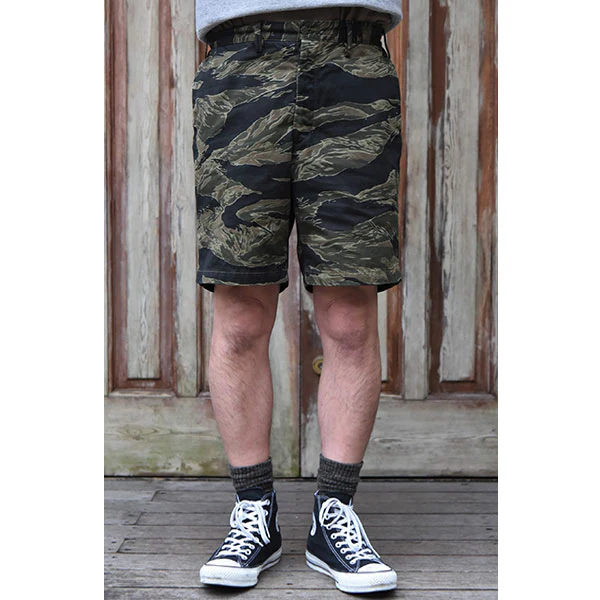 MILITARY TROPICAL SHORTS / 1960s - STYLE WORK CLOTHING / MILITARY BACK SATIN / TIGER CAMO - Image 2