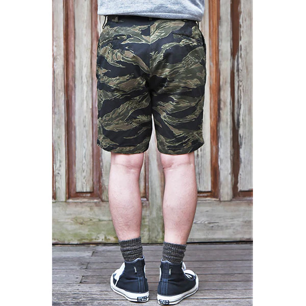 MILITARY TROPICAL SHORTS / 1960s - STYLE WORK CLOTHING / MILITARY BACK SATIN / TIGER CAMO - Image 4