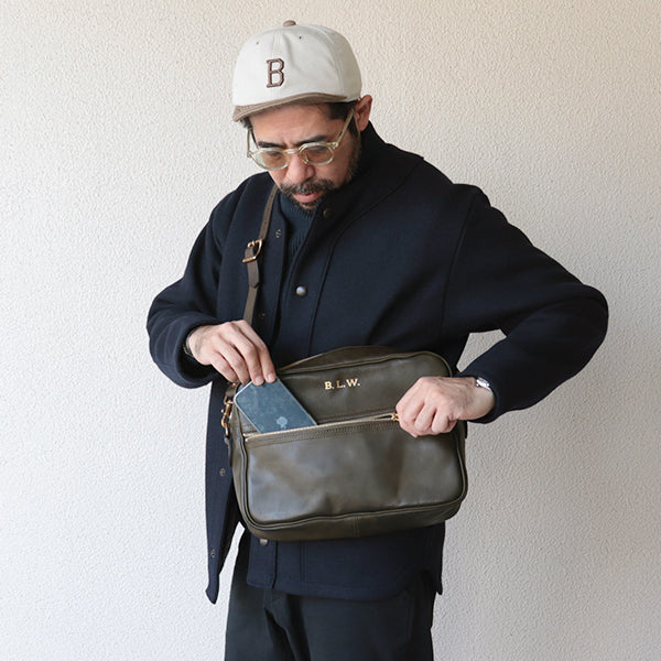 LEATHER WANDER SHOULDER BAG / BLACK VINTAGE FINISH - Image 14