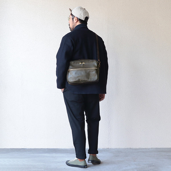 LEATHER WANDER SHOULDER BAG / BLACK VINTAGE FINISH - Image 15