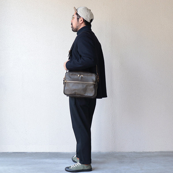 LEATHER WANDER SHOULDER BAG / BLACK VINTAGE FINISH - Image 16
