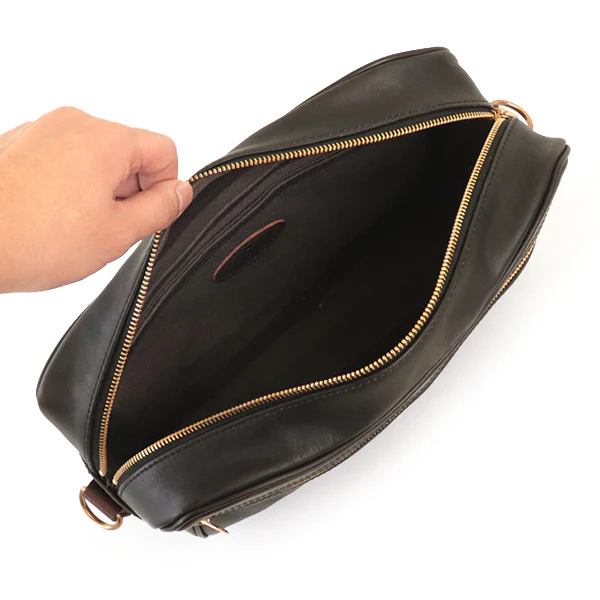 LEATHER WANDER SHOULDER BAG / BLACK VINTAGE FINISH - Image 6