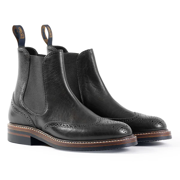 MEDALLION BROGUE CHELSEA BOOTS / SHINKI HIKAKU HORSEBUTT / BLACK