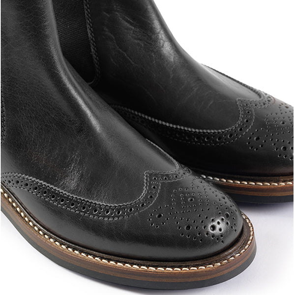 MEDALLION BROGUE CHELSEA BOOTS / SHINKI HIKAKU HORSEBUTT / BLACK - Image 7
