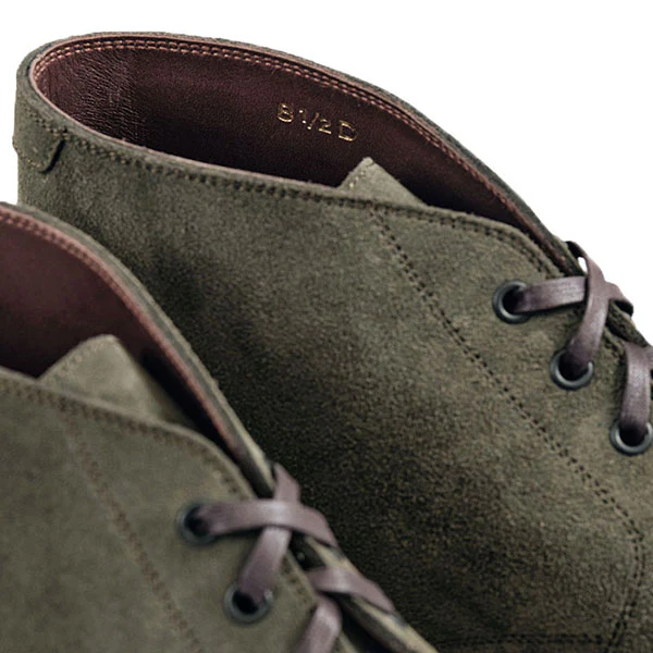 THE STEADFAST CHUKKA BOOTS / JAPANESE SUEDE / OLIVE - Image 7