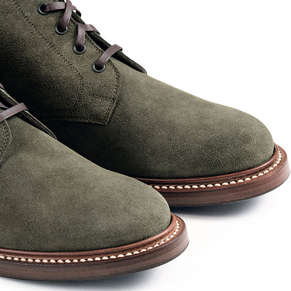 THE STEADFAST CHUKKA BOOTS / JAPANESE SUEDE / OLIVE - Image 8